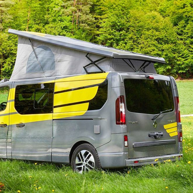 aufstelldach_sca_188_renault_trafic_wiese_heck_800x800.jpg